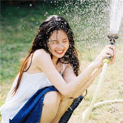 阿里伴游女生方忆彤的资料