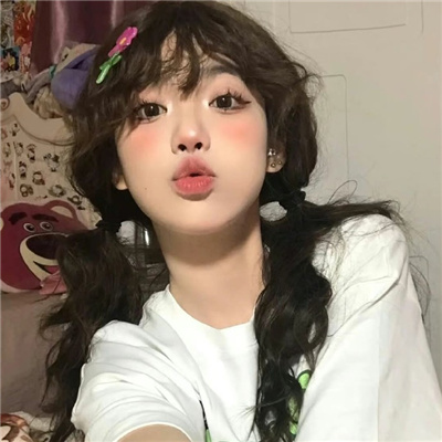 阿里伴游女生卞寄蕾的资料